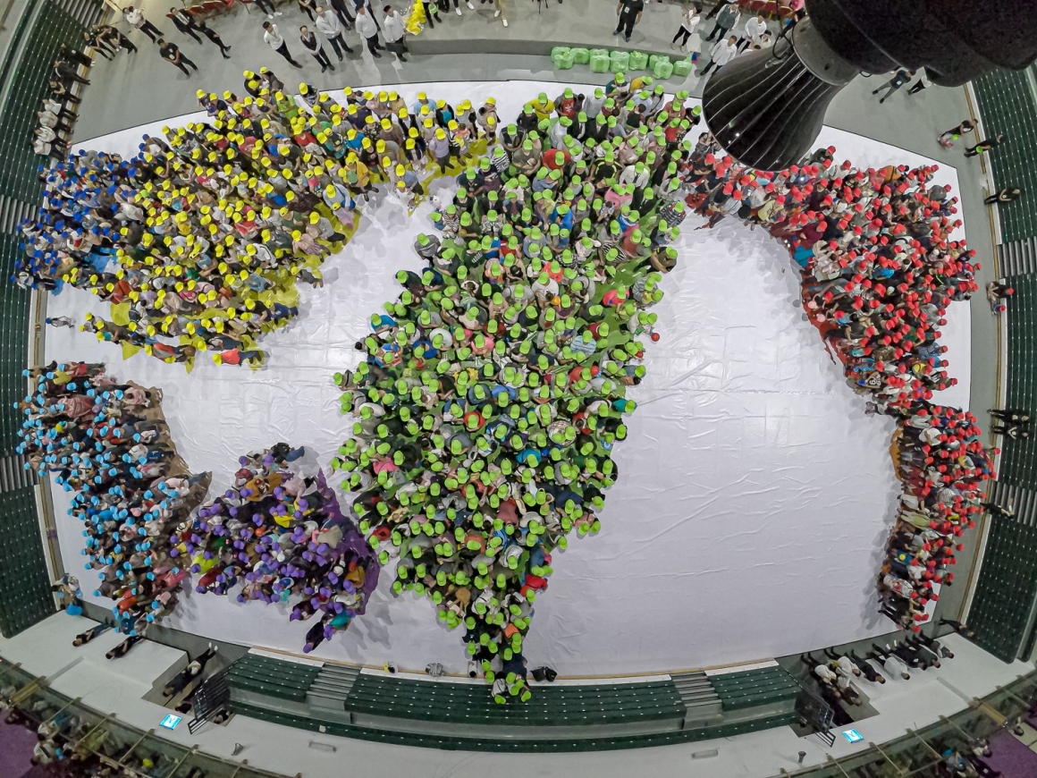 茂盛医院试管婴儿世界博览会-5000名民众排成世界地图